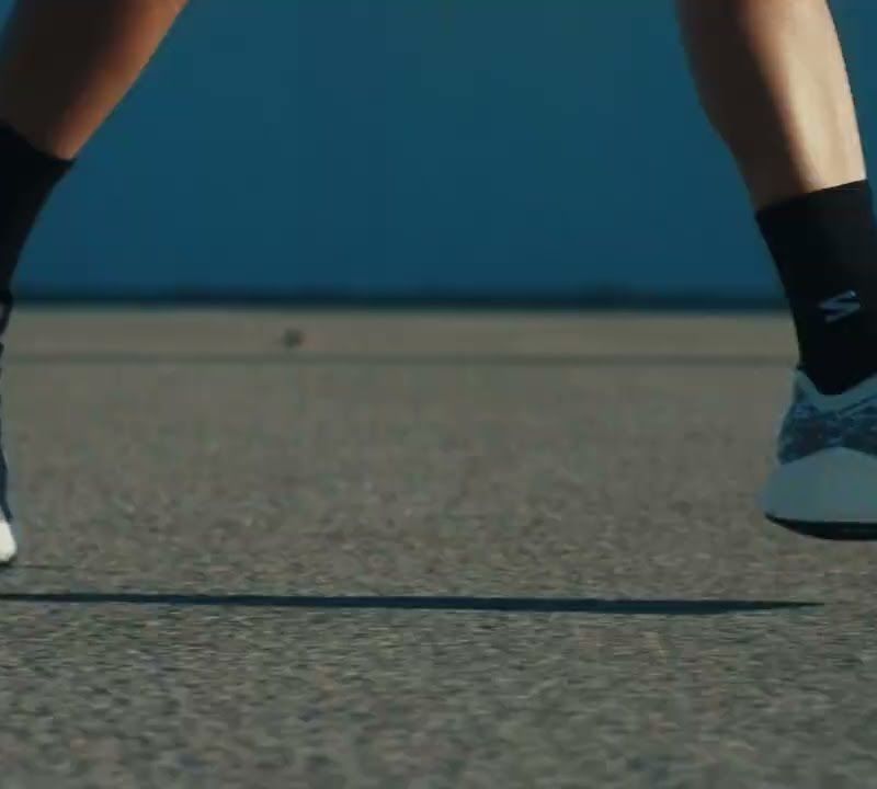 Men's running shoes Salomon Aero Glide 4 silver/silver/white 5