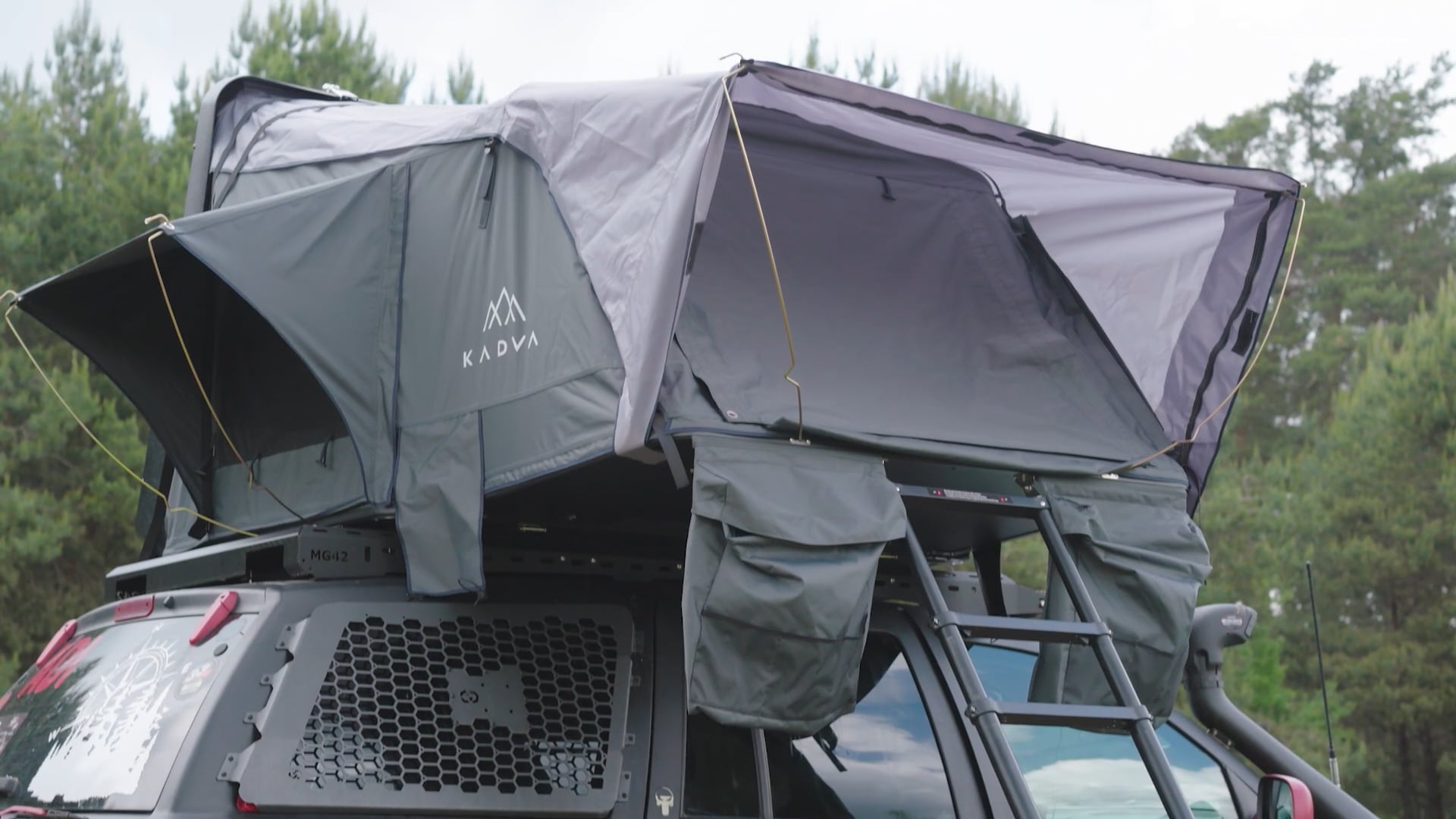 KADVA Tardis roof tent grey