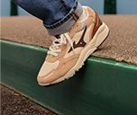 Sports shoes
